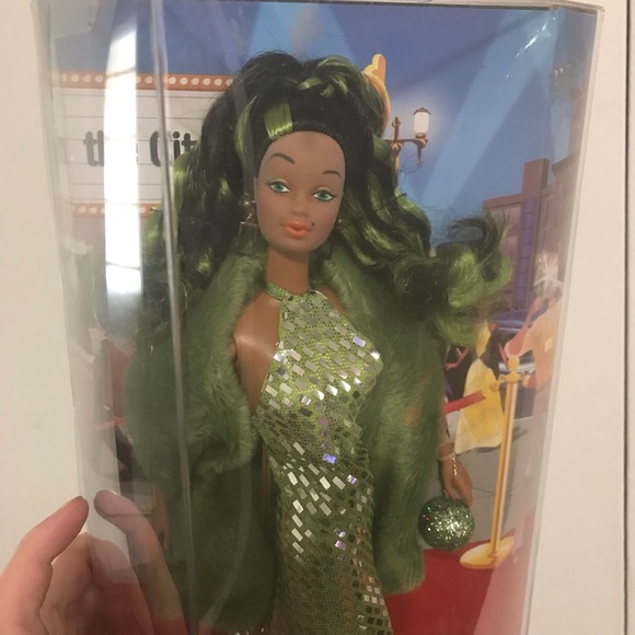 Barbie Other - 2003 Mattel 1 Modern Circle SIMONE Make-up Artist